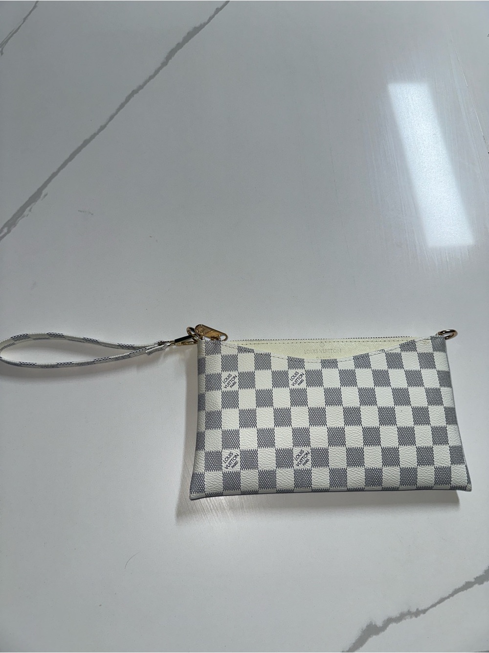Source Unknown Gray Checkered Wristlet Clutch